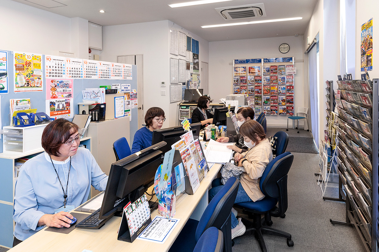 豊川旅行センター内観